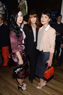 Katy Perry feet photo thumbnail