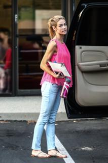 Denise Richards feet photo thumbnail