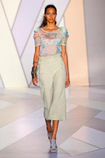 Lais Ribeiro feet photo thumbnail