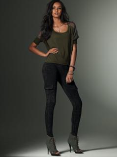 Lais Ribeiro feet photo thumbnail