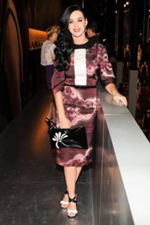 Katy Perry feet photo thumbnail