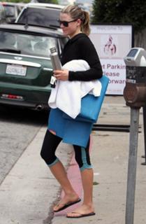 Ali Larter feet photo thumbnail