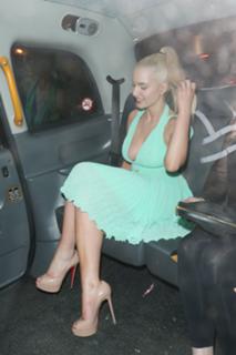 Helen Flanagan feet photo thumbnail