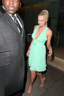 Helen Flanagan feet photo thumbnail