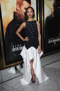 Zoe Saldana feet photo thumbnail