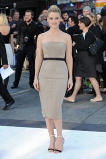 Alice Eve feet photo thumbnail