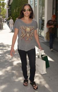 Michelle Rodriguez feet photo thumbnail