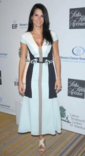 Angie Harmon feet photo thumbnail