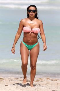 Vida Guerra feet photo thumbnail
