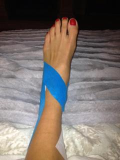 Angie Harmon feet photo thumbnail