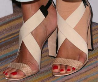 Angie Harmon feet photo thumbnail