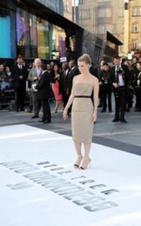 Alice Eve feet photo thumbnail