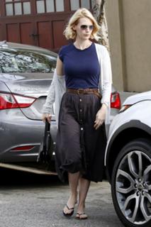 January Jones feet photo thumbnail