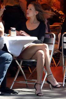 Hilary Swank feet photo thumbnail