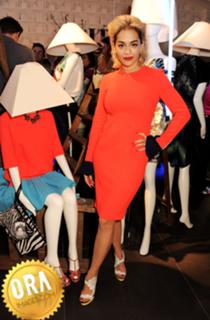Rita Ora feet photo thumbnail