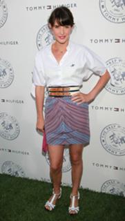 Cobie Smulders feet photo thumbnail