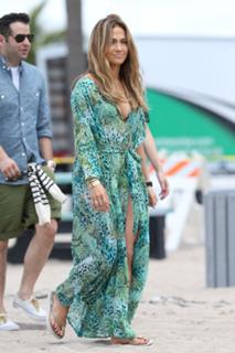Jennifer Lopez feet photo thumbnail