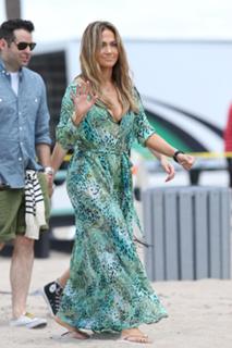 Jennifer Lopez feet photo thumbnail