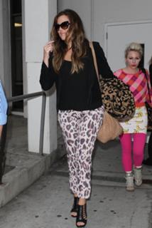 Khloé Kardashian feet photo thumbnail