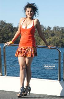 Taapsee Pannu feet photo thumbnail