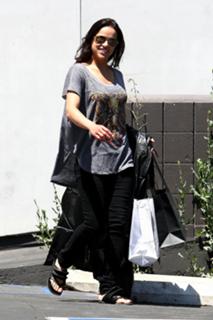 Michelle Rodriguez feet photo thumbnail