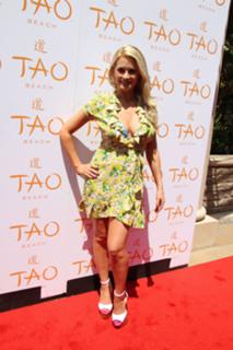 Holly Madison feet photo thumbnail