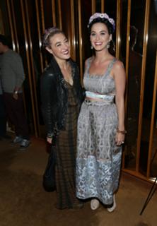 Katy Perry feet photo thumbnail