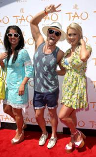 Holly Madison feet photo thumbnail
