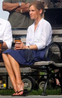 Hilary Swank feet photo thumbnail