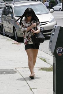 Christina Ricci feet photo thumbnail