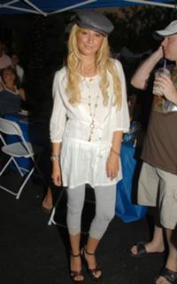 Ashley Tisdale feet photo thumbnail