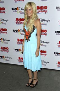 Ashley Tisdale feet photo thumbnail