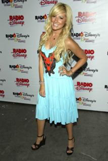 Ashley Tisdale feet photo thumbnail