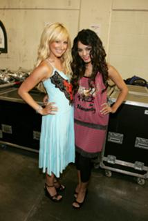 Ashley Tisdale feet photo thumbnail