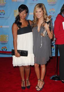 Ashley Tisdale feet photo thumbnail