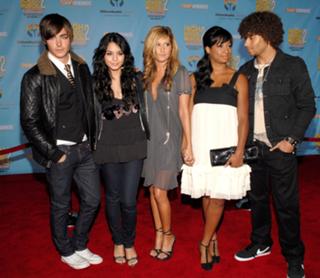 Ashley Tisdale feet photo thumbnail