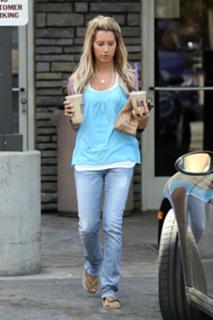 Ashley Tisdale feet photo thumbnail