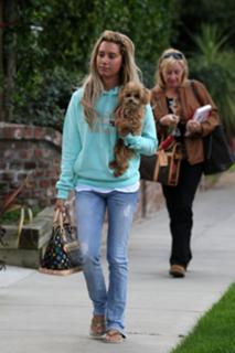 Ashley Tisdale feet photo thumbnail