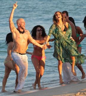 Jennifer Lopez feet photo thumbnail