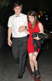 Emma Roberts feet photo thumbnail