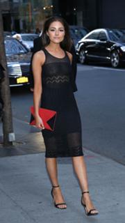 Olivia Culpo feet photo thumbnail