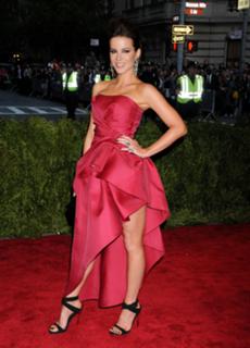 Kate Beckinsale feet photo thumbnail