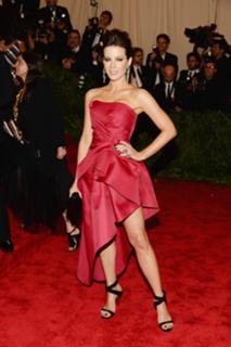 Kate Beckinsale feet photo thumbnail