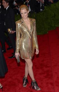 Elizabeth Banks feet photo thumbnail