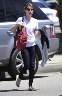 Emma Roberts feet photo thumbnail