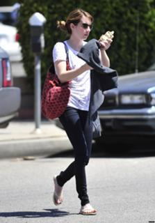 Emma Roberts feet photo thumbnail