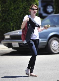 Emma Roberts feet photo thumbnail