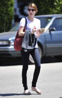 Emma Roberts feet photo thumbnail