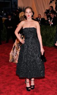 Jennifer Lawrence feet photo thumbnail