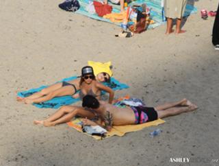 Ashley Tisdale feet photo thumbnail